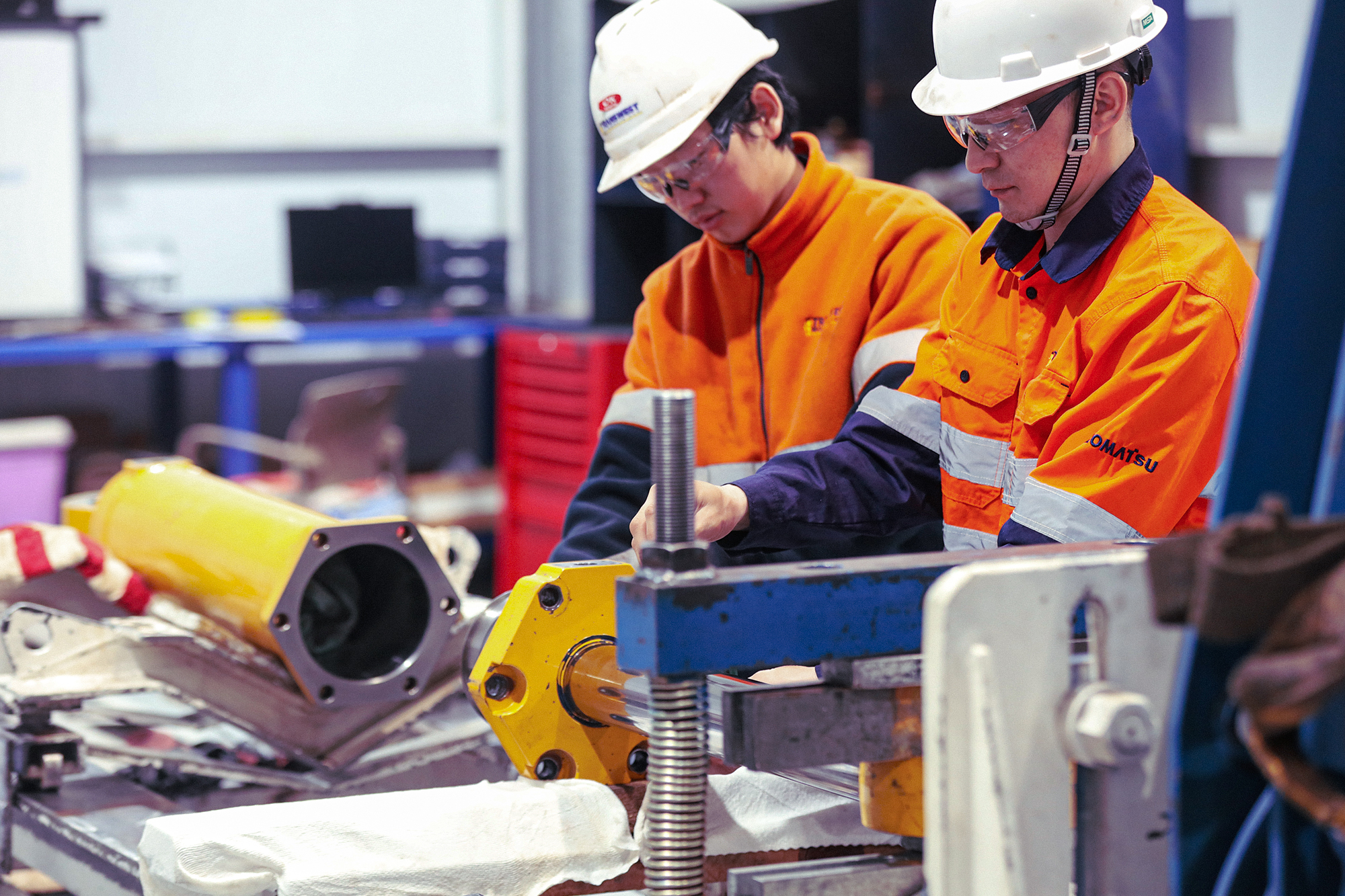 Hydraulic cylinder repairs